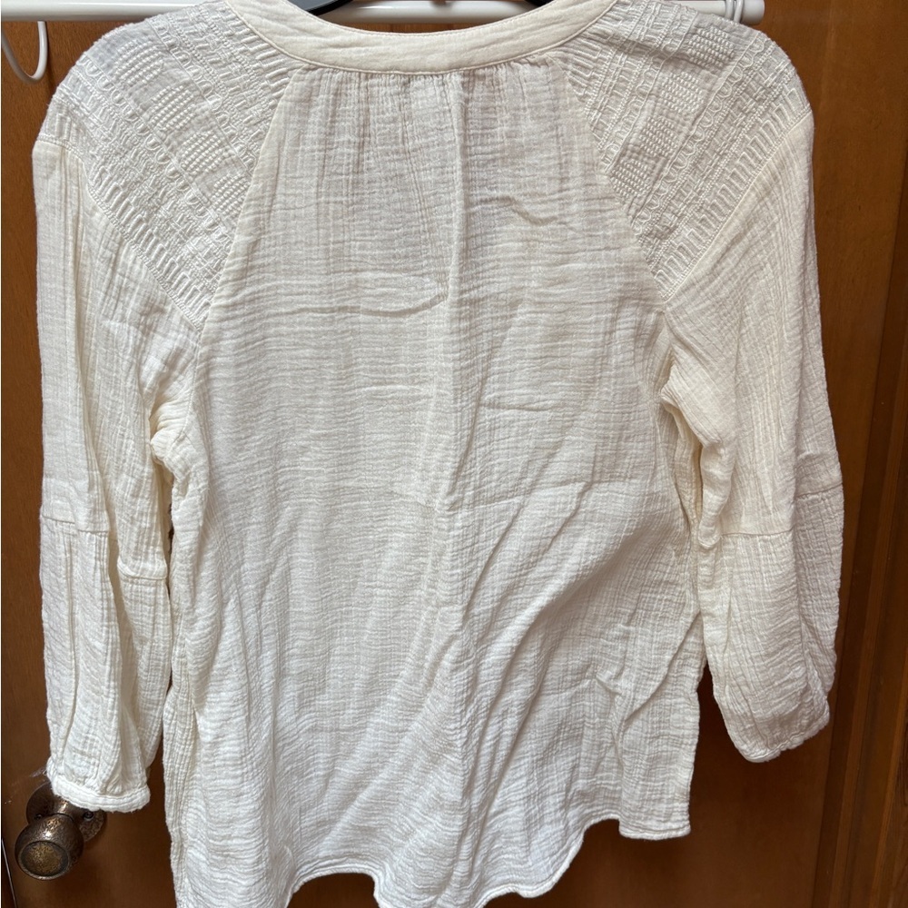 Wonderly Cream Gauze Smocked Shoulder Peasant Top Medium - Picture 2 of 2